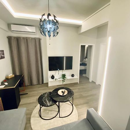 Central Grey Quiet Apartment Tesalonika Bagian luar foto