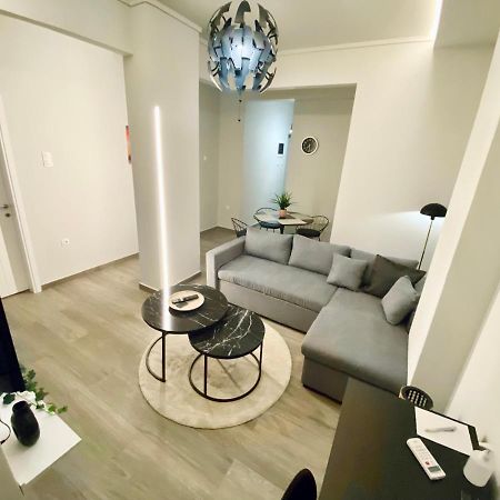 Central Grey Quiet Apartment Tesalonika Bagian luar foto