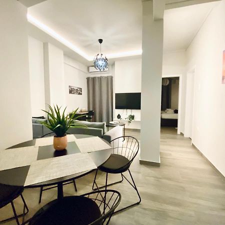 Central Grey Quiet Apartment Tesalonika Bagian luar foto