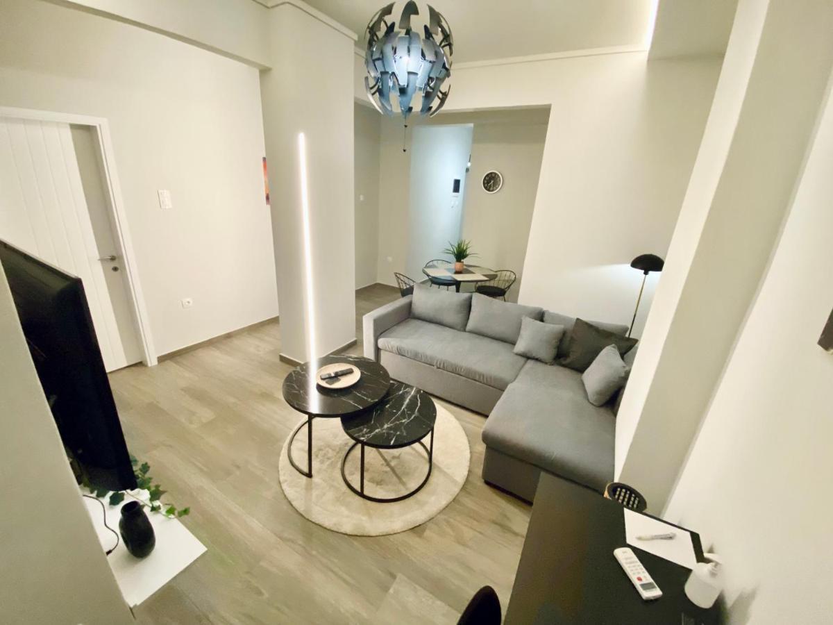 Central Grey Quiet Apartment Tesalonika Bagian luar foto