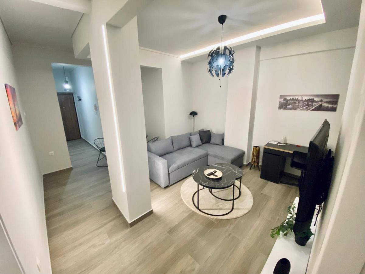 Central Grey Quiet Apartment Tesalonika Bagian luar foto